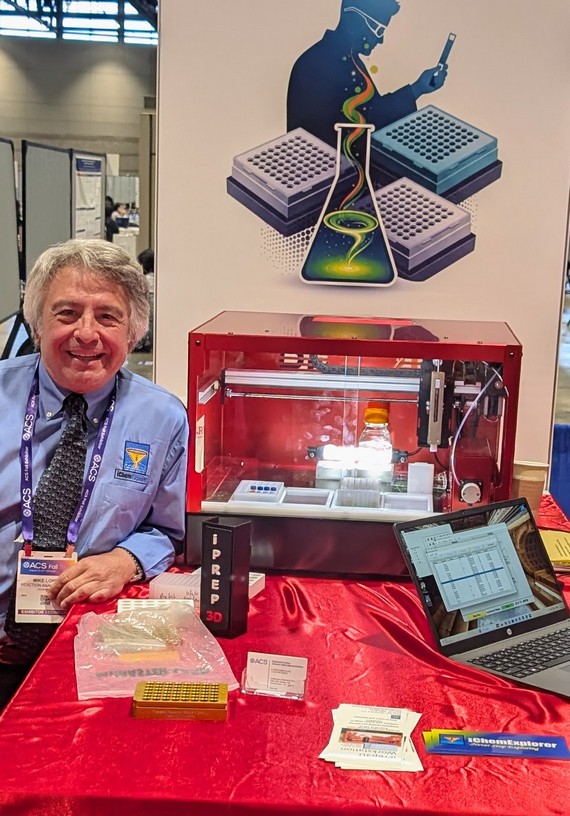 iPre3D in booth 126 at ACS Exhibition with Mike Lopez, President of Reaction Analytics